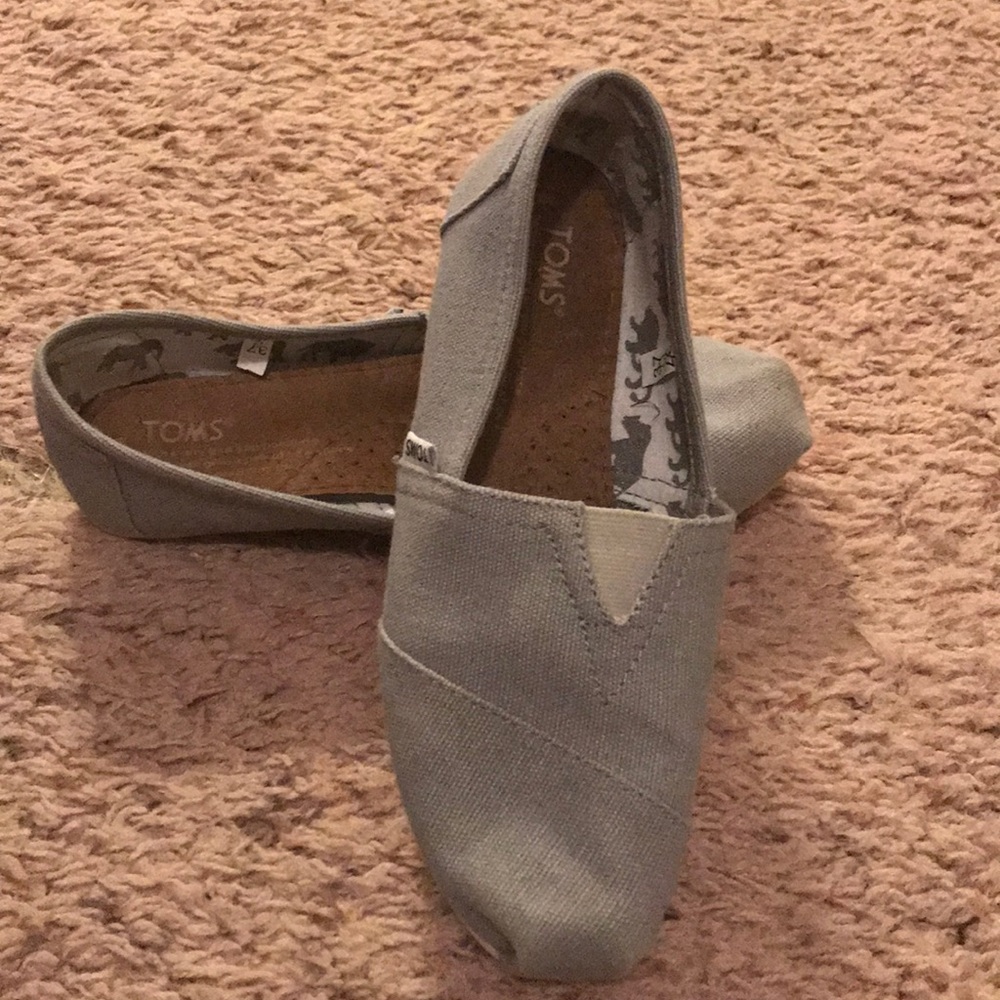 Grey Toms